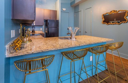 Lindridge-Martin Manor Apartment | Atlanta Modern Luxury Dream Sky Loft w/7 beds