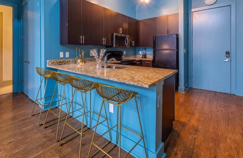 Lindridge-Martin Manor Apartment | Atlanta Modern Luxury Dream Sky Loft w/7 beds