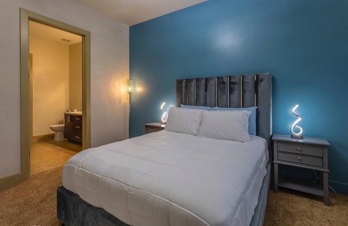 Lindridge-Martin Manor Apartment | Atlanta Modern Luxury Dream Sky Loft w/7 beds