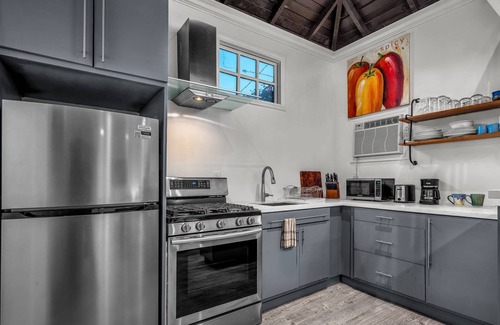 Mid City House | Attn World Series! Villa Victoria Guesthouse LaFayette Sq