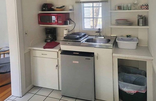 Ocean Park Cottage | Attractive 1 bedroom cabin only 50 ft from beach