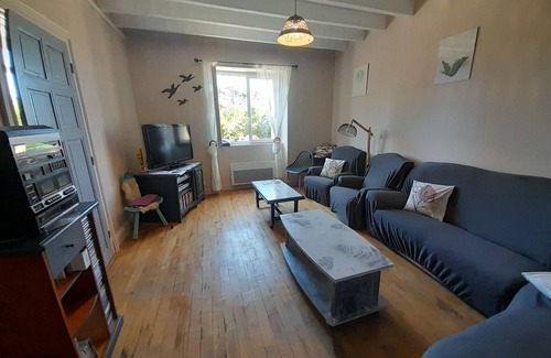 Saint-Exupery-les-Roches House | AU DOUX REFUGE" SELF-CATERING COTTAGE LARGE CAPACITY/FARM ANIMALS/OUTDOOR GAMES