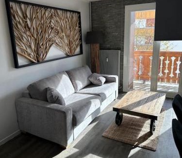 Les Deux Alpes Apartment | Au Myosotis, cosy au pied des pistes avec vue et cœur de station