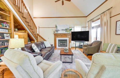 Smith Mountain Estates House | Auburn Game Day Getaway on Lake Martin with Dock!