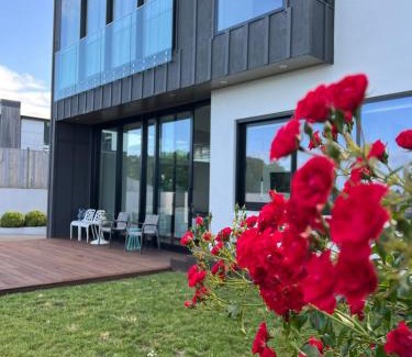 Te Atatu Peninsula House | Auckland Sunrise Sea View