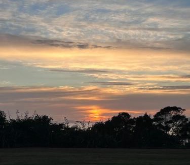 Te Atatu Peninsula House | Auckland Sunrise Sea View