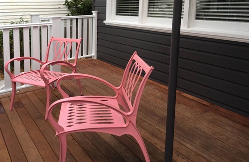 Nowra House | AUDREY'S Five Star Cottage in great central location