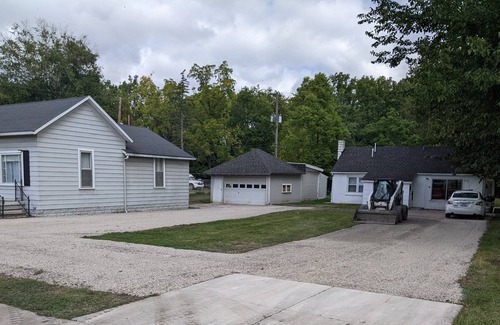Dundee Cottage | Aunt Rose's Place 1 BR Cottage on the Raisin River in Dundee, MI