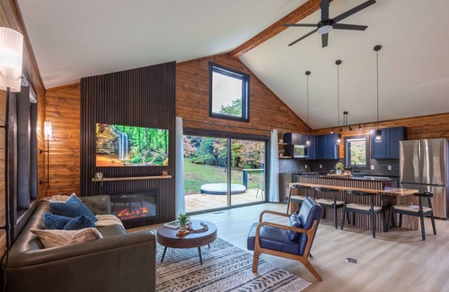 Creola Cabin | Aura Retreat - Where Design, Nature and Privacy Meet