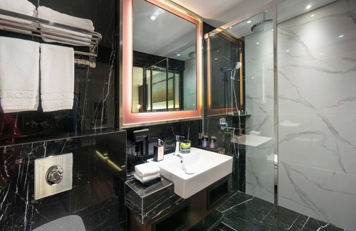 Hang Buom Hotel | Aurora Central Hotel