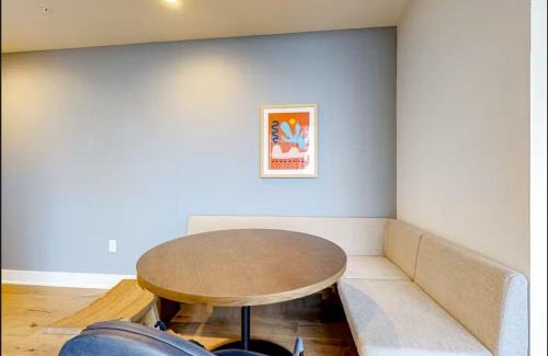 Rainey Street Historic District Apartment | Austin Downtown Condo - 1BR Lakeview 23rd-floor
