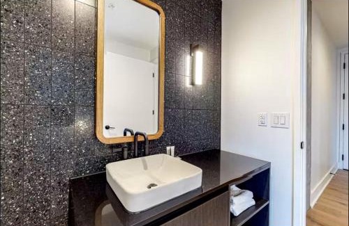 Rainey Street Historic District Apartment | Austin Downtown Condo - 1BR Lakeview 23rd-floor