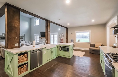 Bellville House | Austin Estate - Spacious home sleeps 24 in charming Bellville with a pool.