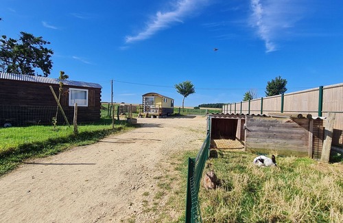 Burthecourt-aux-Chenes Cottage | Authentic caravan in nature near Nancy