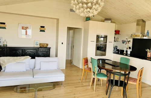Ilot 11 Ski Chalet | Authentic chalet on stilts facing the sea (15 m) - 4-star services