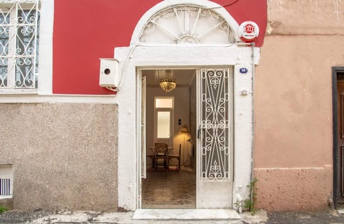 Konak Apartment | Authentic House Near Popular Attractions in Izmir