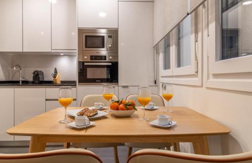 Barrio de La Latina Apartment | Authentic La Latina Getaway Just Steps from Madrid Iconic Rastro Latina Toledo X