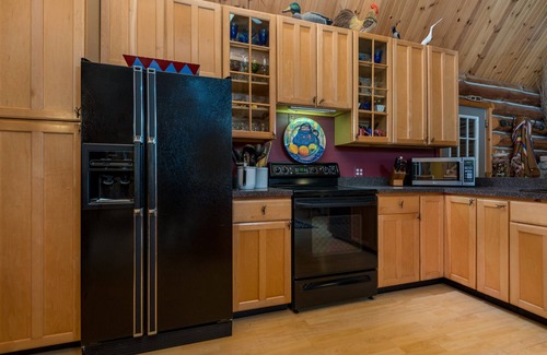 Covert House | Authentic Log Cabin Gated Community w/Access Lake Michigan & South Haven