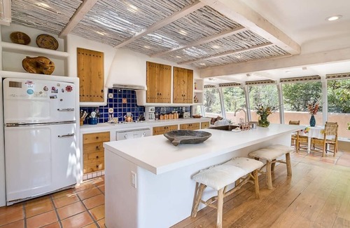 Chupadero House | Authentic Luxury Villa with Mountains & Mesa Views (Ideal for long term bookings