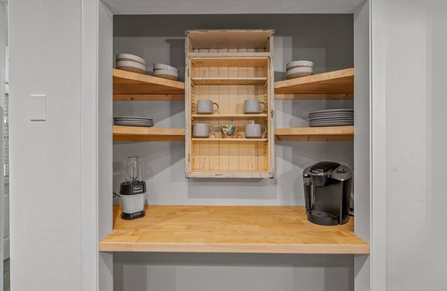 Highlands Hills House | Autumn Ridge, 3/2, peaceful/secluded.1.5 mi from Highlands and fast internet!