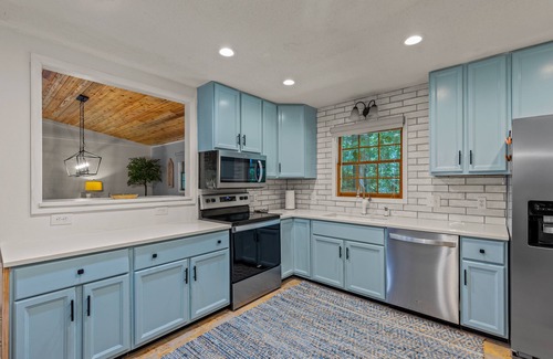 Highlands Hills House | Autumn Ridge, 3/2, peaceful/secluded.1.5 mi from Highlands and fast internet!