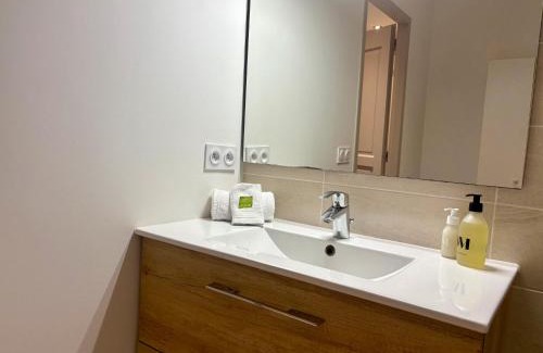 Chignin House | Aux Volets Bleus - Wifi Rdc Parking