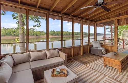 Shreveport Cabin | Avail this weekend! Scenic River Views!