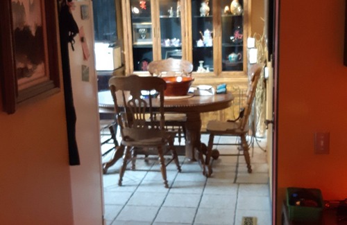 Canyon Meadows House | Available for STAMPEDE! Custom Solar House,Park,Hot Tub, Pool table, Fire Pit,