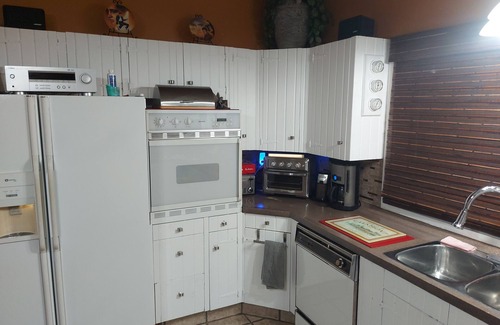 Canyon Meadows House | Available for STAMPEDE! Custom Solar House,Park,Hot Tub, Pool table, Fire Pit,