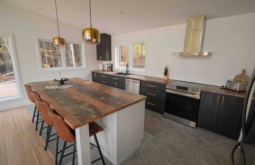 Les Eboulements Ski Chalet | Avalanche 94: Spa, Trails, & Outdoor Relaxation