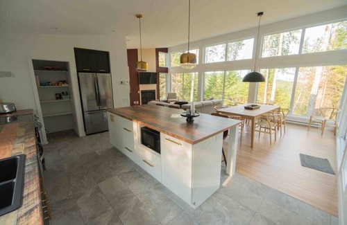 Les Eboulements Ski Chalet | Avalanche 94: Spa, Trails, & Outdoor Relaxation