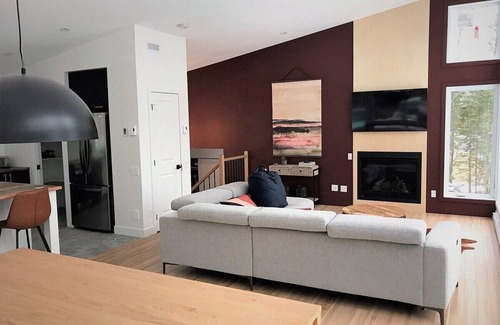 Les Eboulements Ski Chalet | Avalanche 94: Spa, Trails, & Outdoor Relaxation