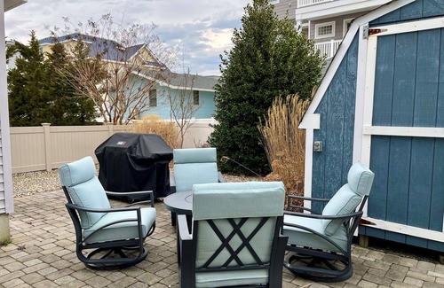 Avalon House | Avalon 3BR Bayside Retreat: Sleeps 7, Large Porch, Outdoor Shower & Grill