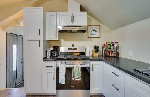 Avalon Cottage | Avalon Cottage < Half-Mi to Beaches & Crescent Ave