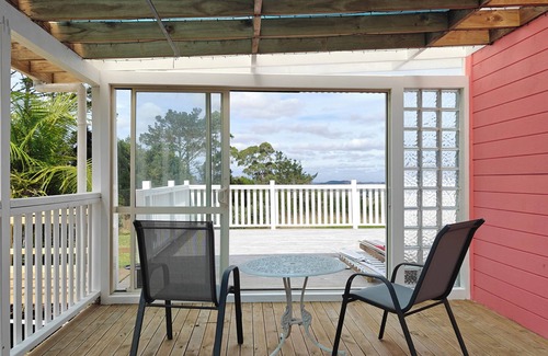 Maungatapere House | Avocado Orchard Escape with Mountain Views & Artist Studio, Pet-Friendly!