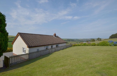Tal-gareg House | Awel y Grug - Three Bedroom House, Sleeps 5
