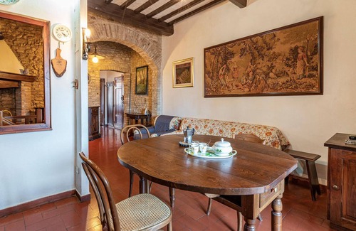 San Gimignano City Centre Apartment | Awesome Apartment in San Gimignano With 2 Bedrooms and Wifi