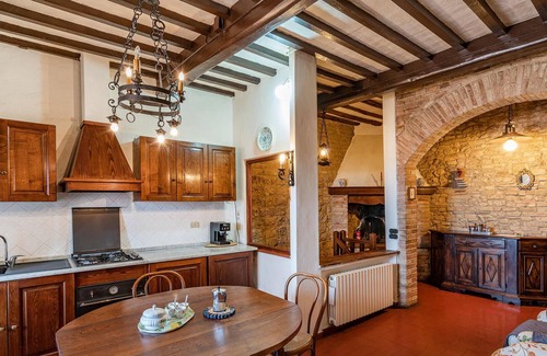 San Gimignano City Centre Apartment | Awesome Apartment in San Gimignano With 2 Bedrooms and Wifi