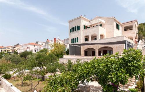 Okrug Donji Apartment | Awesome Apartment In Okrug Donji