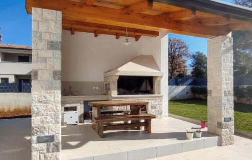 Gulici Apartment | Awesome Apartment In Porec With Wifi