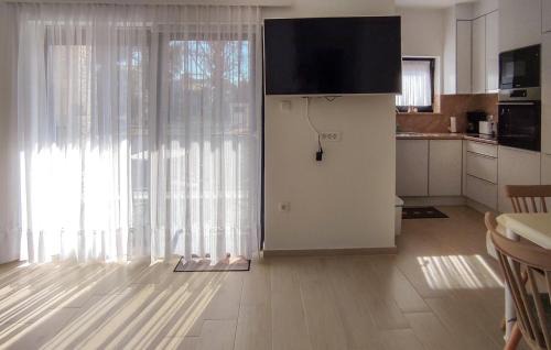 Gulici Apartment | Awesome Apartment In Porec With Wifi
