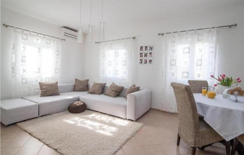 Sutivan Apartment | Awesome Apartment In Sutivan With Wifi