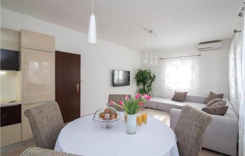 Sutivan Apartment | Awesome Apartment In Sutivan With Wifi