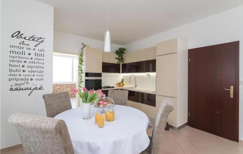 Sutivan Apartment | Awesome Apartment In Sutivan With Wifi