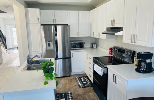 Brantford House | Awesome Brantford Home ~ Relax & Unwind in Comfort