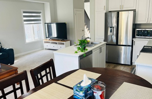 Brantford House | Awesome Brantford Home ~ Relax & Unwind in Comfort