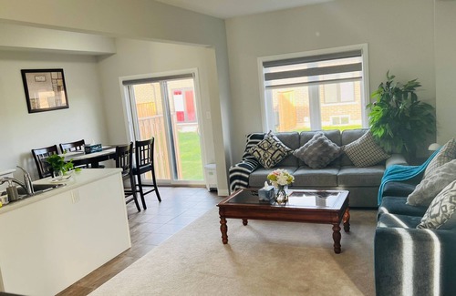 Brantford House | Awesome Brantford Home ~ Relax & Unwind in Comfort