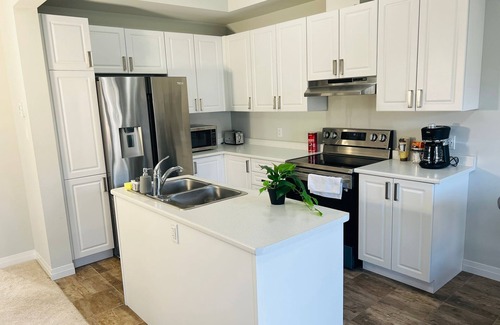 Brantford House | Awesome Brantford Home ~ Relax & Unwind in Comfort