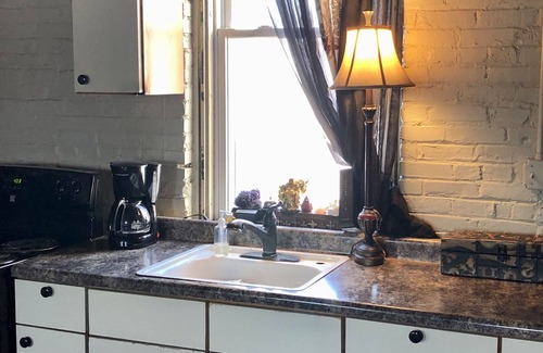 Charlotte Apartment | Awesome Downtown Gypsy loft next to popular Venue SW of Lansing.