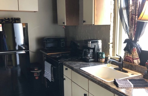 Charlotte Apartment | Awesome Downtown Gypsy loft next to popular Venue SW of Lansing.